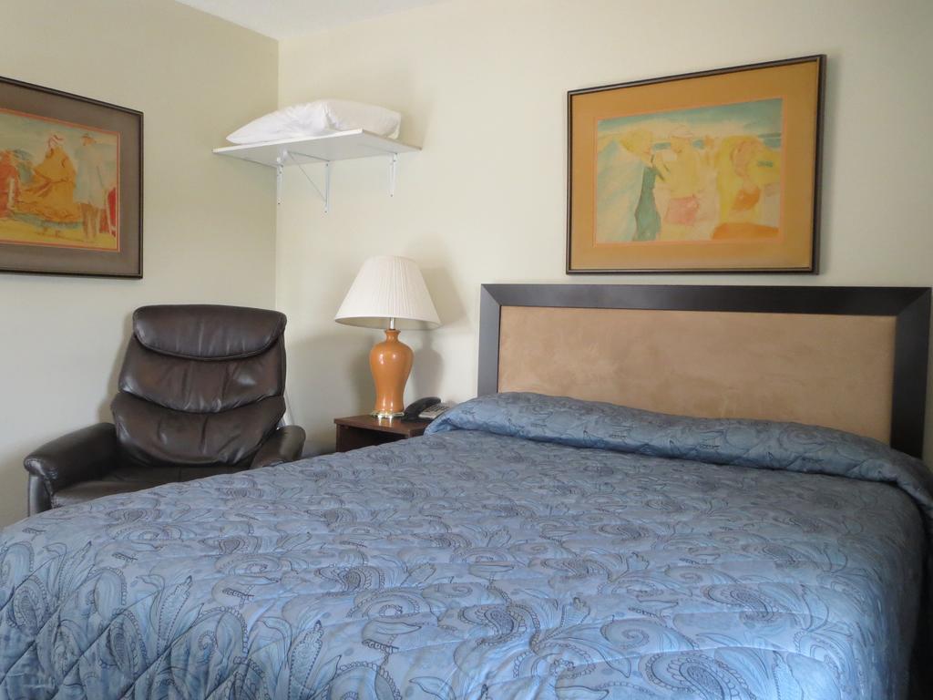Clinton Round-Up Motel מראה חיצוני תמונה