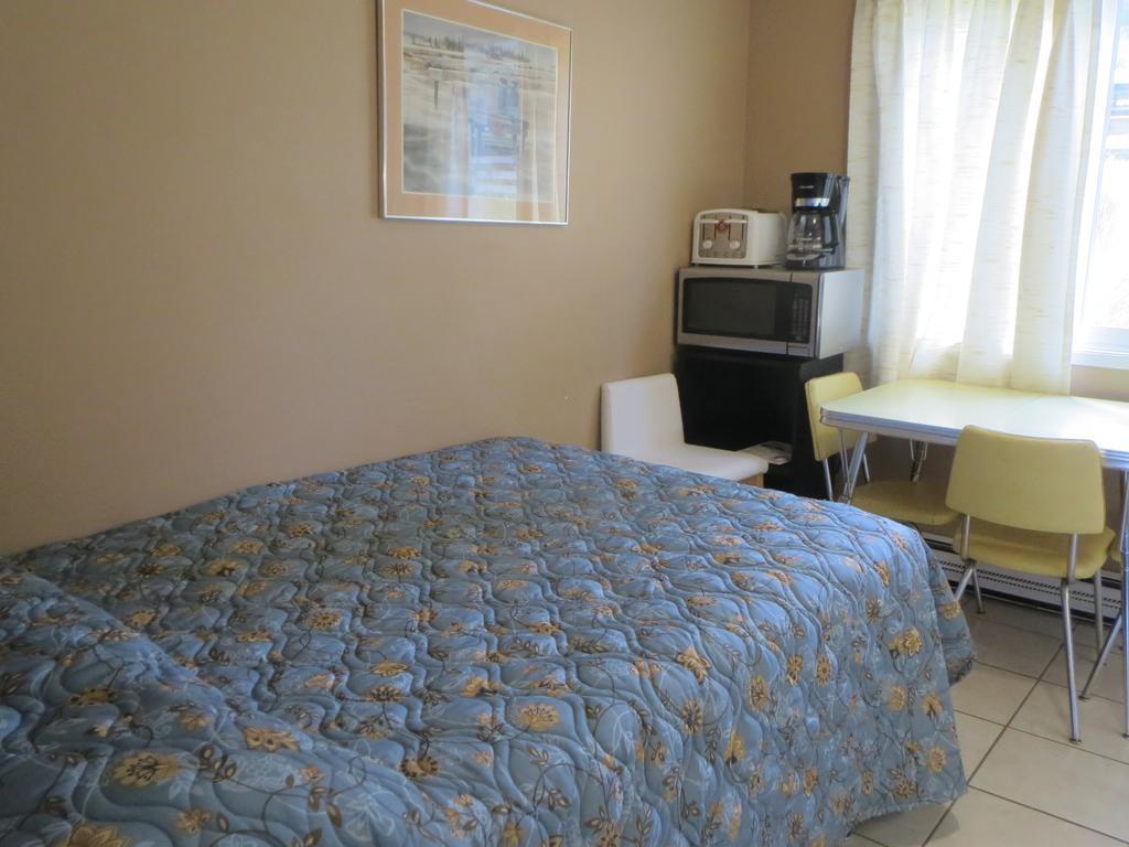 Clinton Round-Up Motel מראה חיצוני תמונה