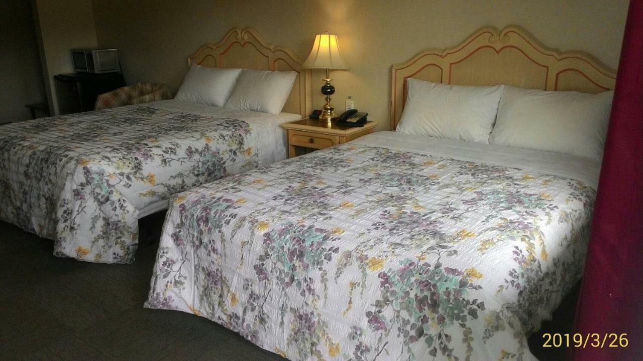 Clinton Round-Up Motel מראה חיצוני תמונה