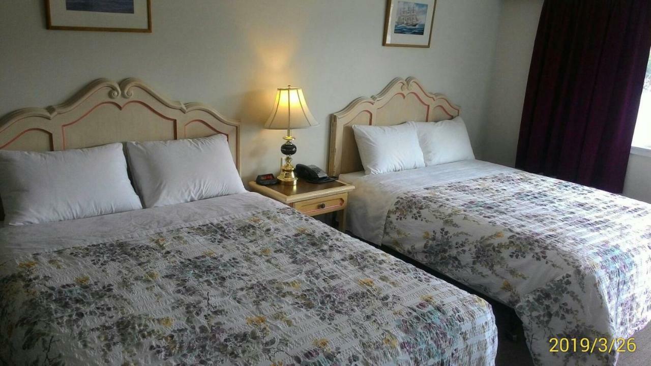 Clinton Round-Up Motel מראה חיצוני תמונה
